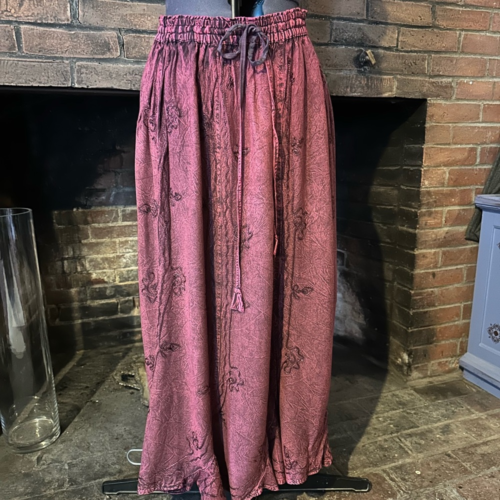 Burgundy vintage maxi skirt festival embroidered and flowy M L